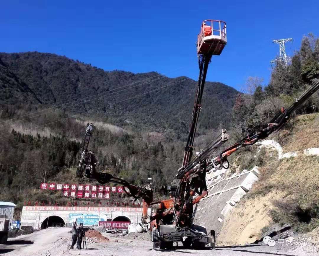 1542348881708928.jpg 824217115613327813.jpg